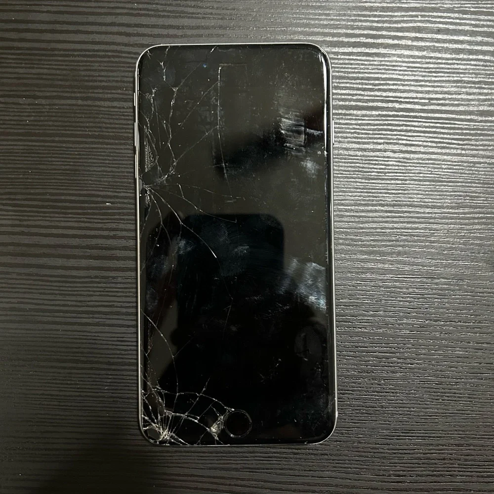 iPhone 6 Plus - Picture 2 of 2